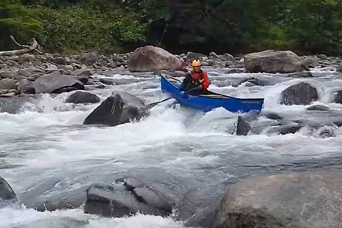 白老川の川下り