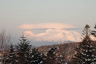 雌阿寒岳にかかった傘雲