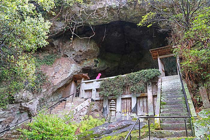 霊厳洞