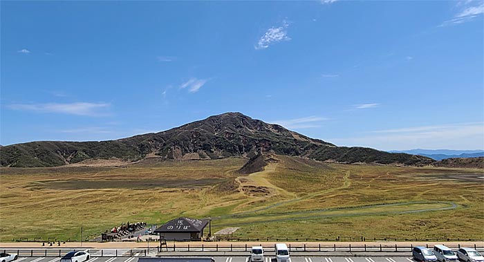 草千里と烏帽子岳