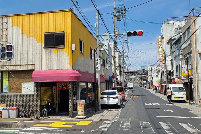 新地通商店街　中華そばぴーとん