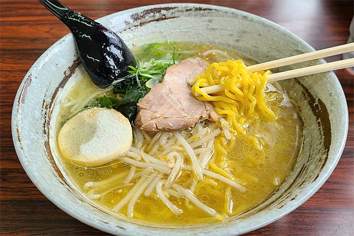 麺屋 むすび 鳥だし魚介ラーメン