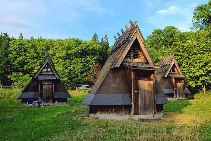 田沢湖オートキャンプ場縄文バンガロー