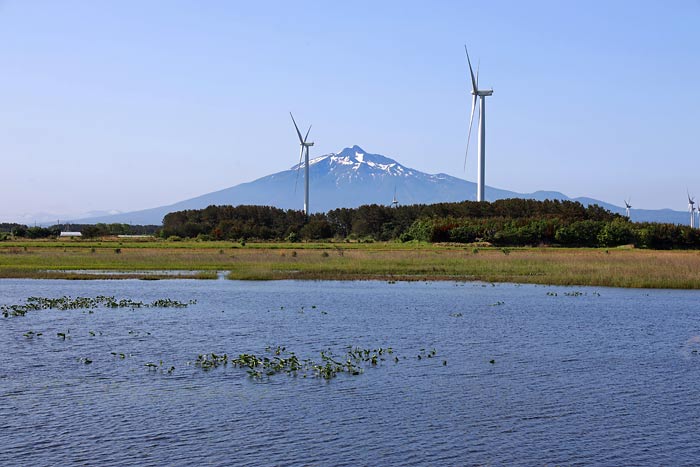 沼と岩木山